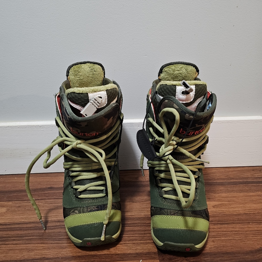 Burton Sapphire Heat Ready Camo Snowboard boots.